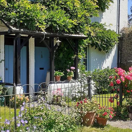 Castell Madoc Cottages Lower Chapel Экстерьер фото