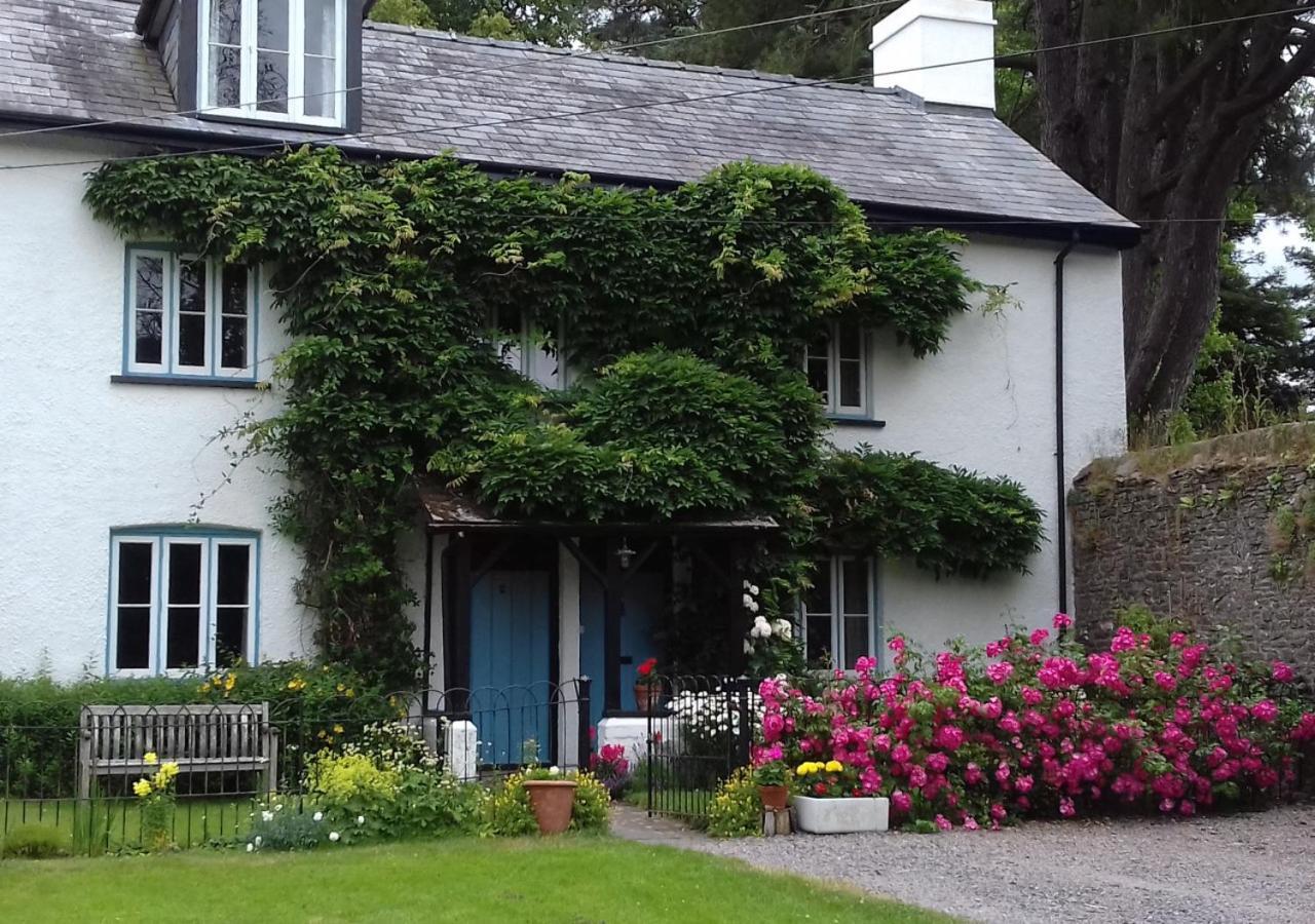 Castell Madoc Cottages Lower Chapel Экстерьер фото